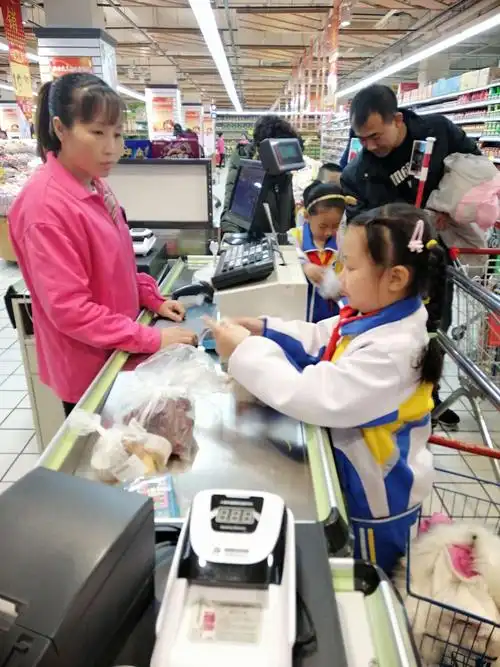 霍市第二小学2018级一年六班亲子活动"超市购物"