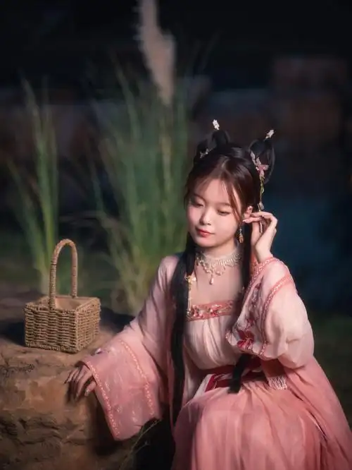 中秋玉兔少女汉服写真