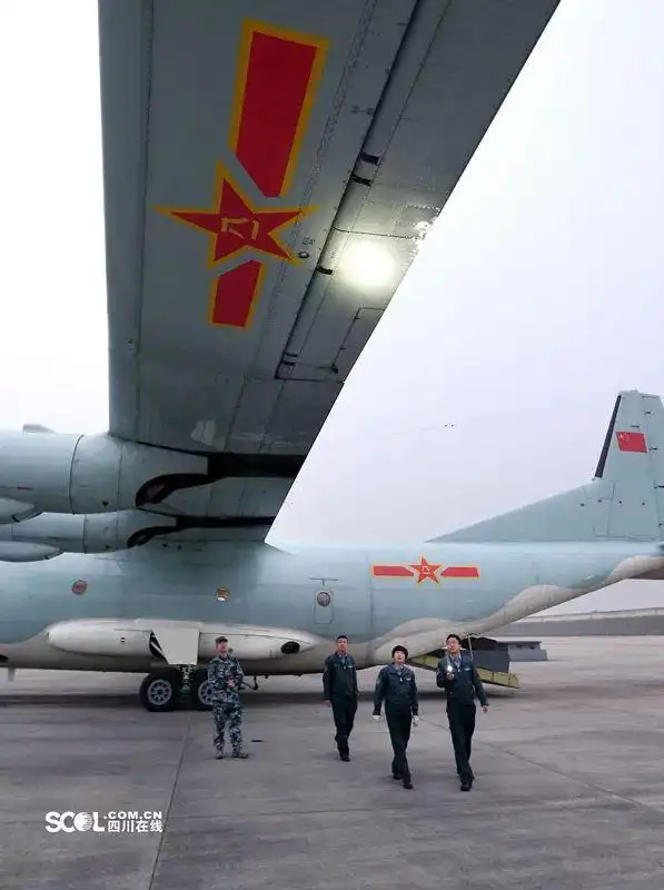 运-9唯一女机长陈金兰:率编队穿越雷暴,长航南海!她从容不迫