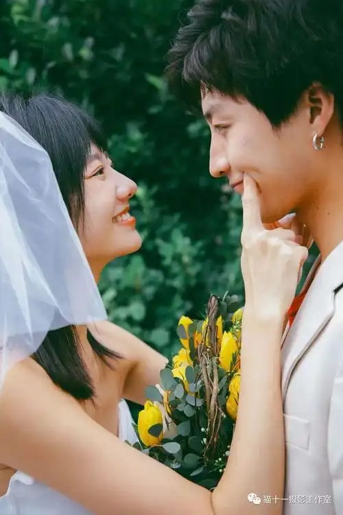 系领带都可哦当然还可以增加一些肢体互动男生的眼神充满宠溺,女生