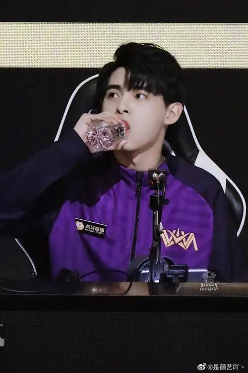 直白安利和平精英联赛职业选手伞兵paraboy