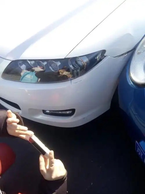 哪位高人能给看看白色的马6车撞成这样到4s店定损得多少钱?