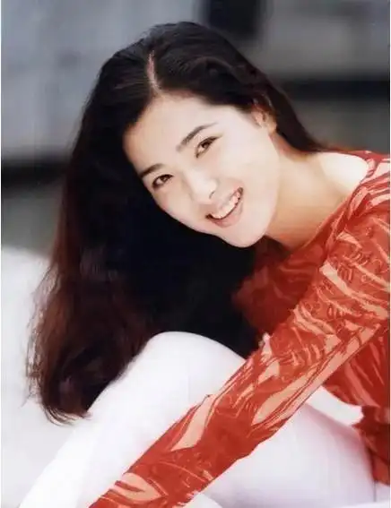 "中戏两百年美女"曾黎:颜值惊艳一个时代,46岁还没人敢追!