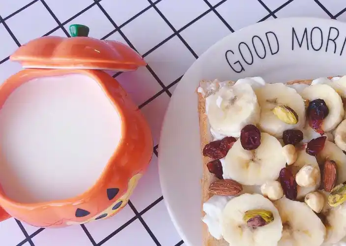 也是减肥人士一天三餐里,允许吃得比较好和份量多点的一餐,但看蒋欣的