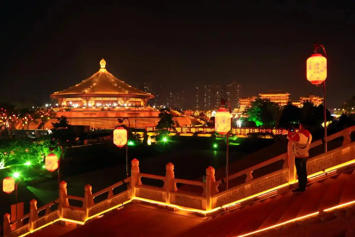 傍晚打卡丽景门城墙,晚上去应天门,明堂天堂景区欣赏夜景.