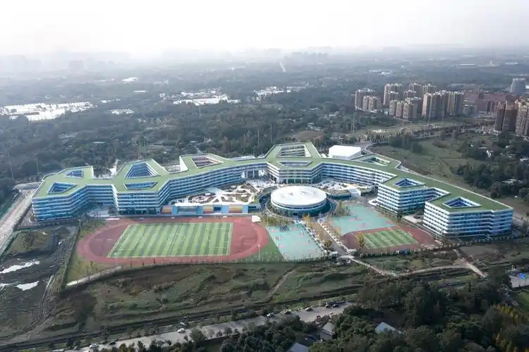 成都东辰外国语学校 / 深圳市建筑设计研究总院-城市规划院