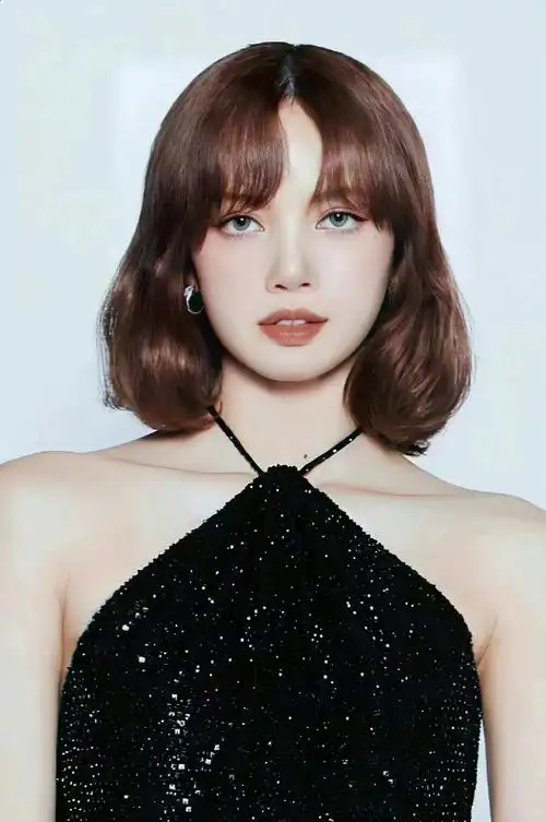 lisa新歌发布会造型#浅瞳洋娃娃,混血感拉满!