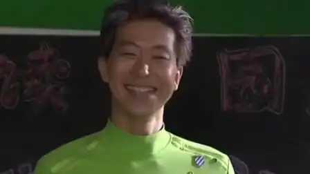 快乐星球:姬老师打扮成黄毛怪的样子,一直发笑,还把脸笑僵了