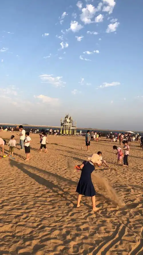 【携程攻略】上海金山城市沙滩景点,10月2日国庆假期下午16点到的海滩