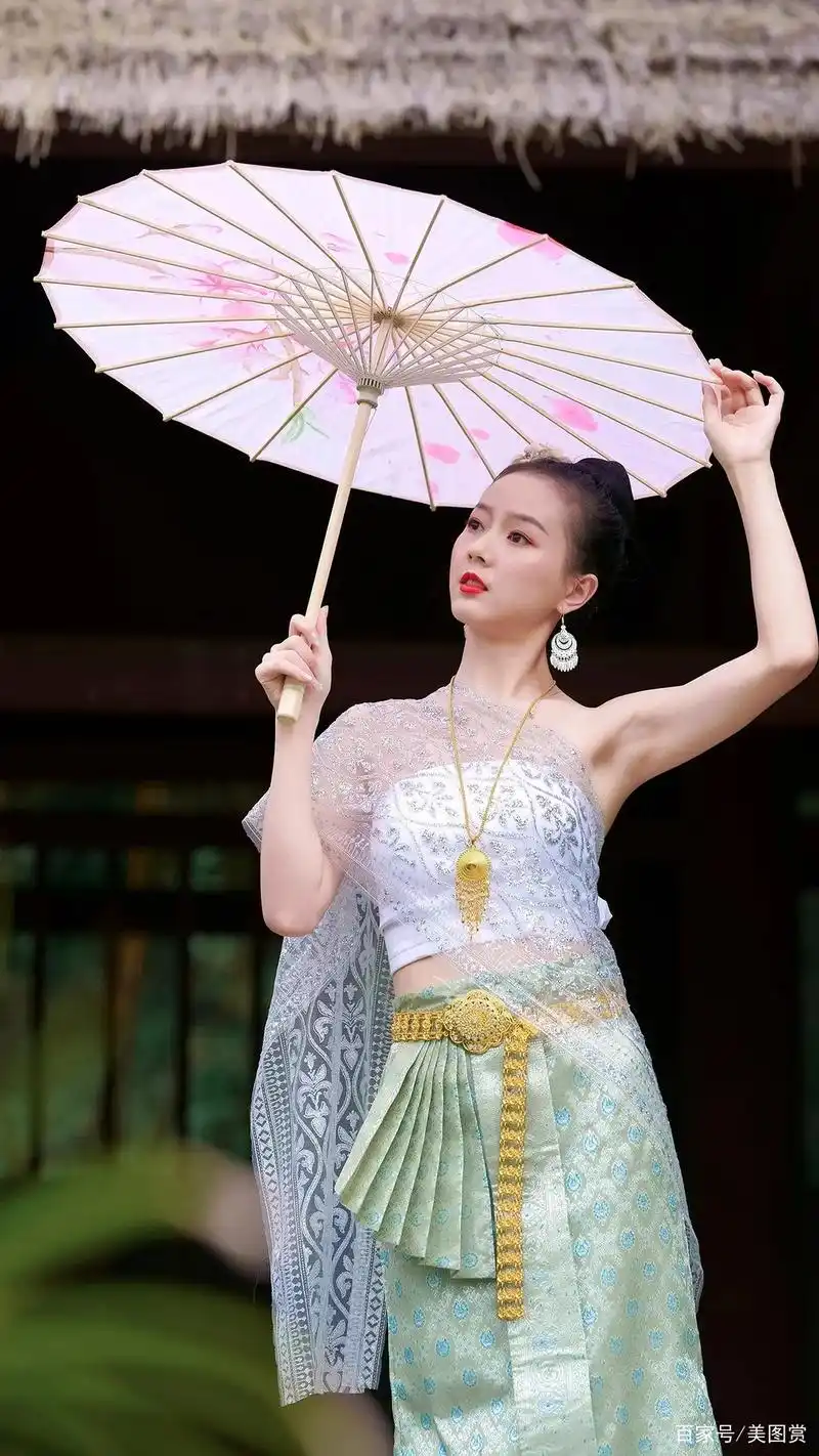 性感迷人傣族美女人像摄影欣赏