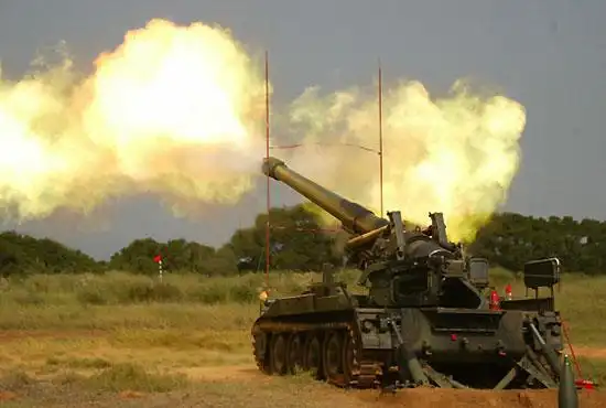 图文:台军m110a2自行火炮实弹发射