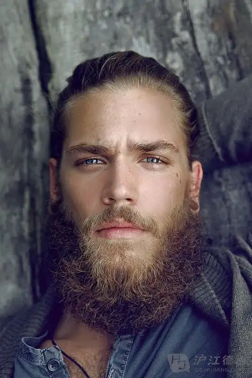 神秘络腮胡美男子成为最性感男人