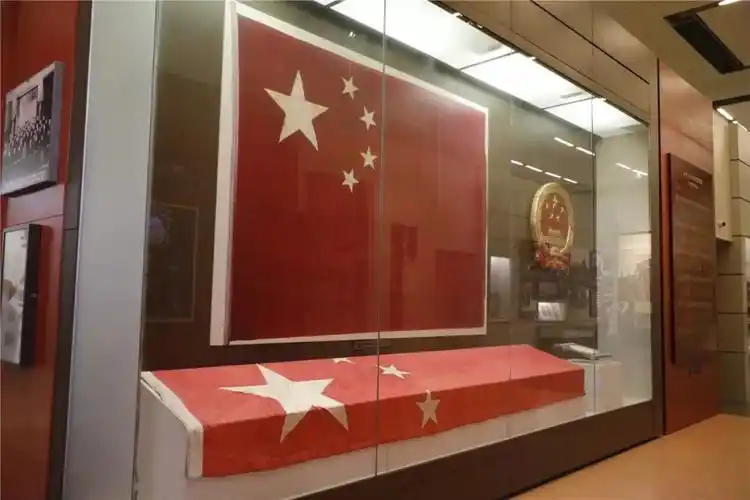 不忘初心 | 国博讲述:开国大典上升起的五星红旗-搜狐大视野-搜狐新闻