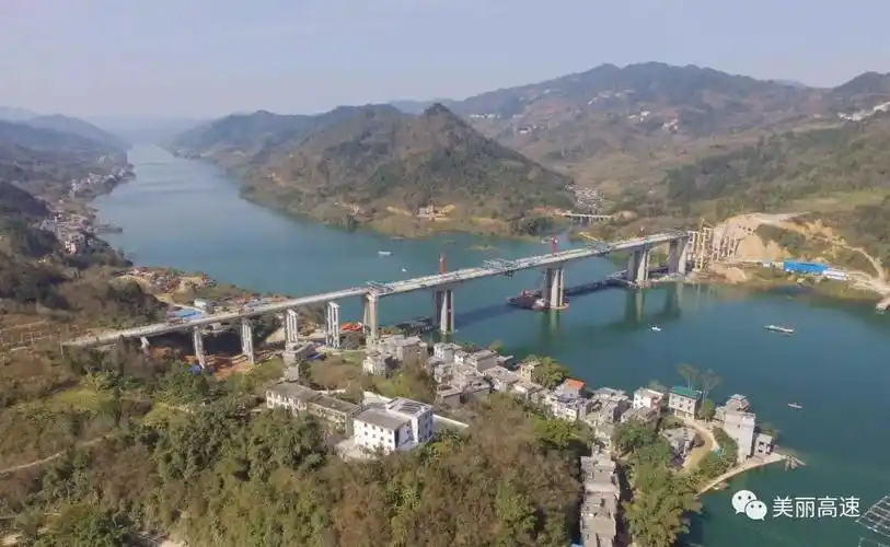 【捷报】 河百高速公路红水河大桥主桥全幅顺利合龙!
