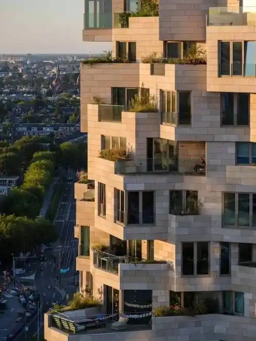 21世纪的"魔鬼建筑"来了,我们以后会不会都住进这样的房子?