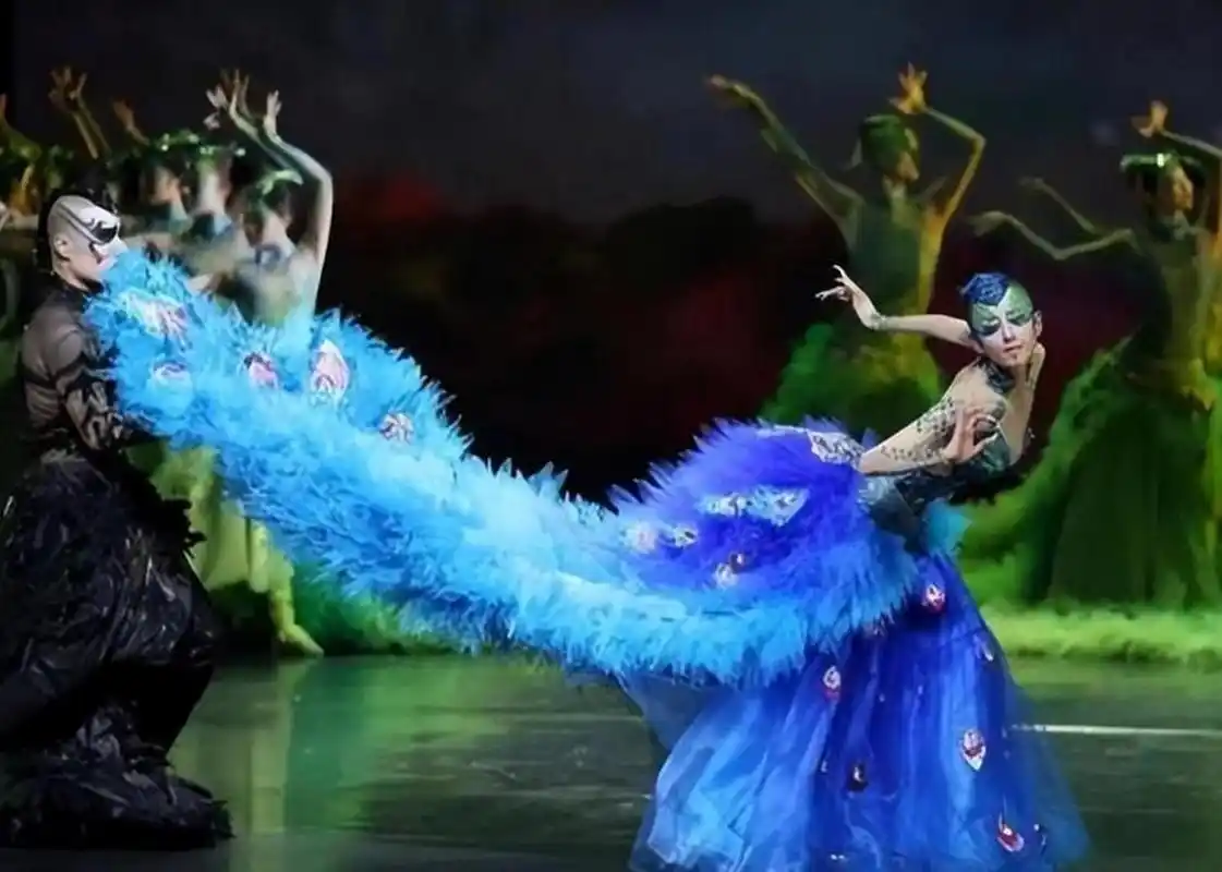 杨丽萍,孔雀舞是纯艺术,也是中国现代舞蹈中的宝石级.