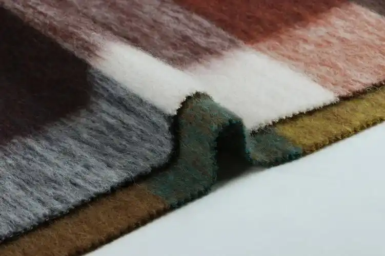 源自天然羊驼毛77羊毛,是被誉为"钻石纤维"的天然臻品[强][强]它是