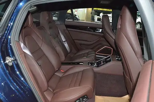 保时捷(porschera)帕拉梅拉充满着侵略性