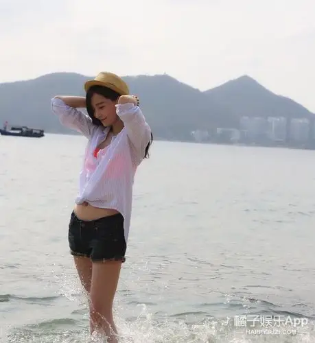 《前任3》女主角于文文好身材是这么来的:爱好瑜伽潜水骑马