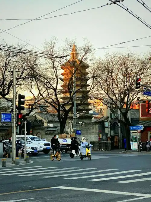 晨光中的万松老人塔