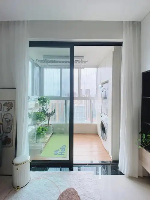 小户型阳台改造,离不开电动晾衣架