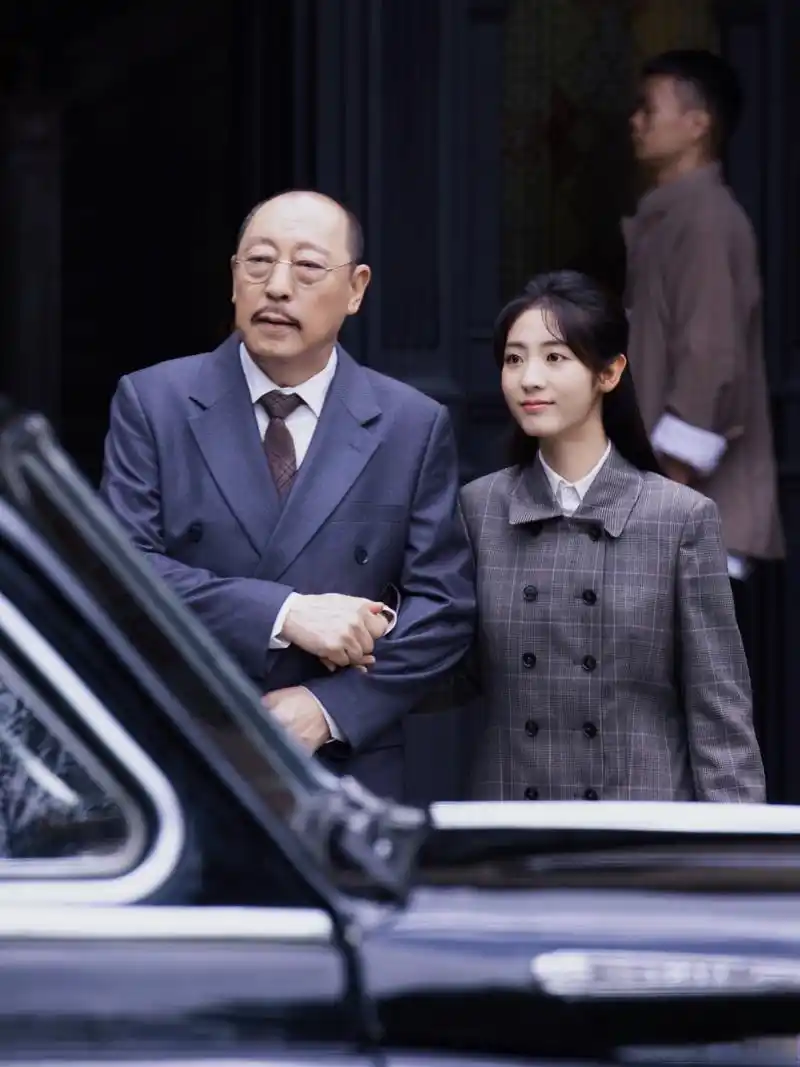 倪大红邢菲同框路透