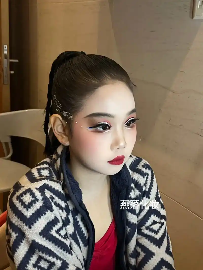 现代舞妆造#合肥化妆师#合肥儿童舞台妆#能扛住原相机质感妆容 - 抖音