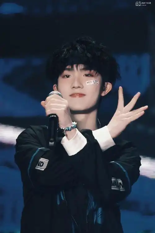 苏新皓 昉昼十七粲熠淬光