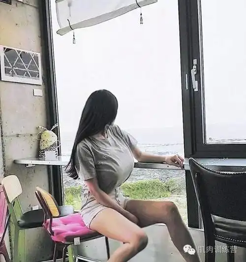 但是当我看到她的侧面照.   对不起,没有见过世面的我有点窒息!