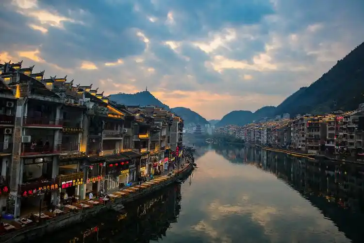 晚霞映舞阳摄于贵州镇远古镇