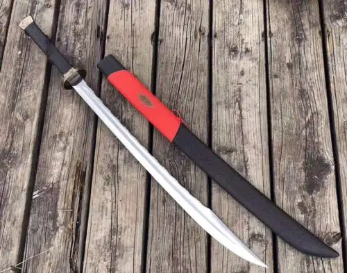 战刀苍天破刀身整体造型十分精致刀尖处微微上扬