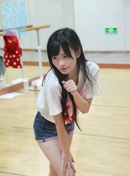 鞠婧祎几张旧照,整没整容一看便知,你觉得她的底子还可以吗?