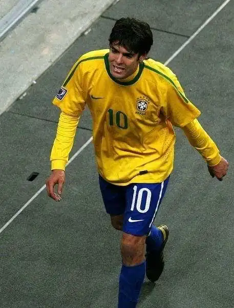 卡卡带来的迷惑:为何巴西球星龅牙多?