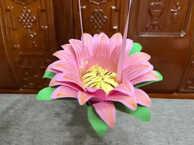 幼儿园手工作业之中秋荷花灯笼