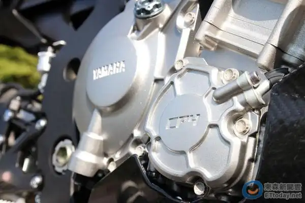 十字曲轴的特性让200匹的动力更容易掌握.