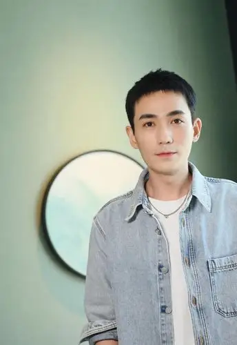 朱一龙休闲装扮寸头男友力十足帅照图片68