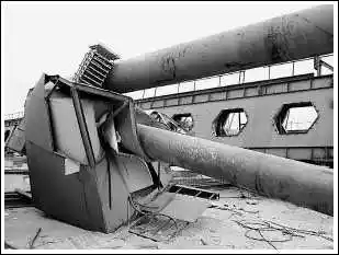 龙门吊倒塌砸死人项目部竟称不知情(图)