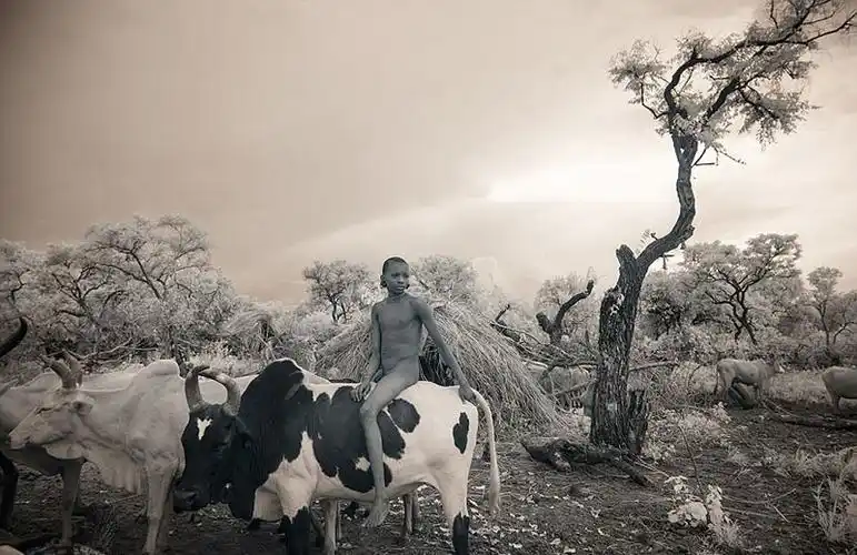红外镜头下的土著部落:原始神秘如幻境