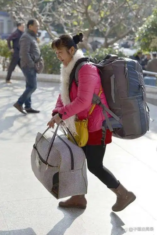 火车站偶遇打工大姐方知在生活的苟且里还有比我更拼的人