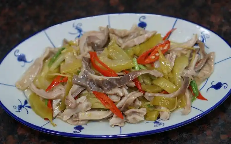 咸菜炒猪肚潮汕传统家常菜美味又下饭天天吃不腻