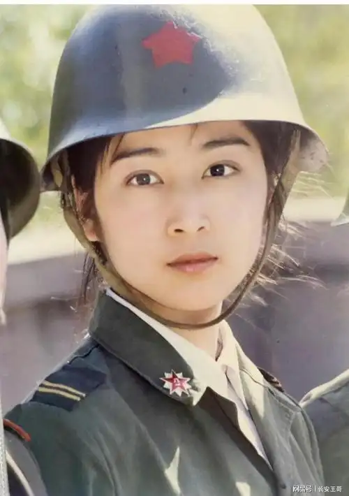 上世纪九十年代一位中国女兵的真实照片