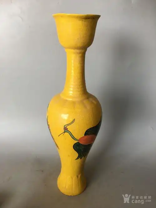 黄釉柴窑人物瓶,瓷胎超薄,画工精美