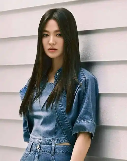 看到41岁宋慧乔新造型才明白:气质女子的发型尽头,依然是黑长直_头发