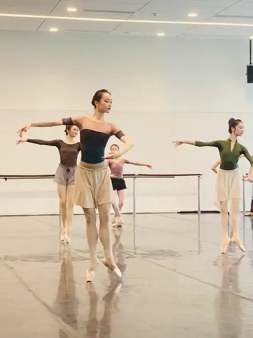 戚冰雪吴虎生首席吴虎生带队创作不停歇上海芭蕾舞团首席主要演员