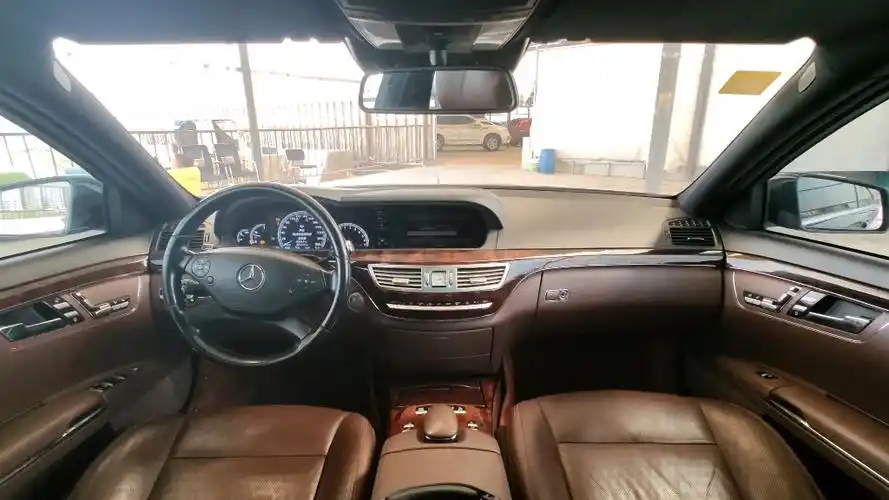 原声直出经典一代奔驰s350l底盘代号w221内饰设计放在今天依旧不过时