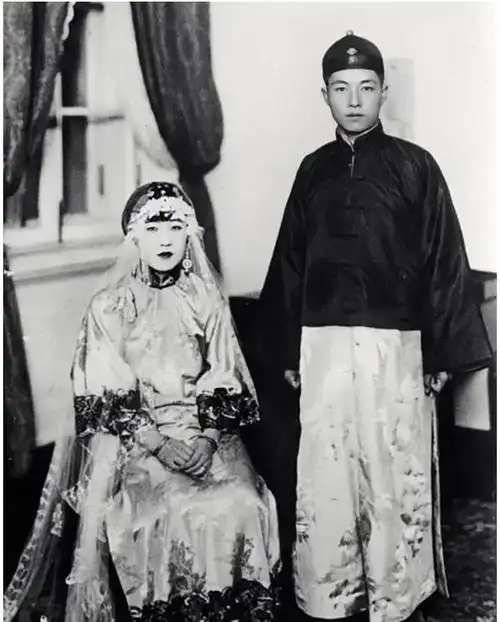 那个秋天,川岛芳子向哥哥宪立透露,她将要结婚的对象是甘珠尔扎布.