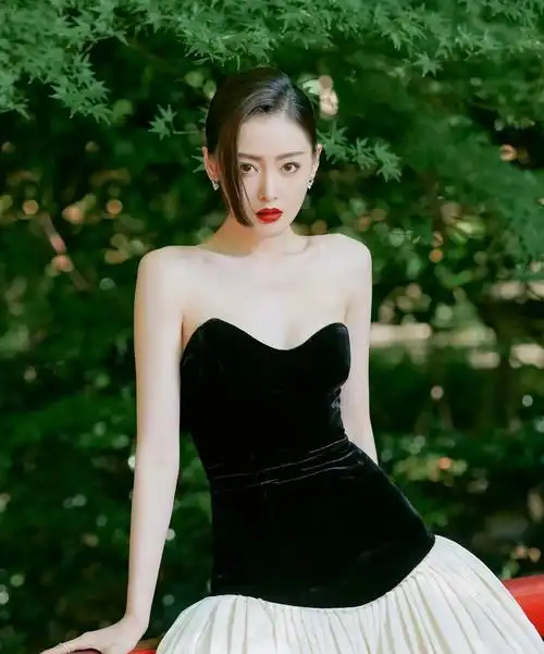 张天爱美照,楚楚动人!__财经头条