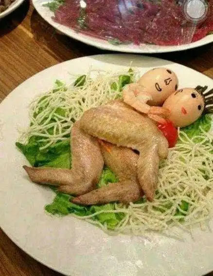 无段子不内涵:今天我一哥们结婚,很多朋友去看他,送了许多吉祥语,其中