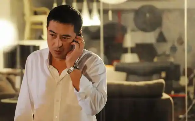 电视剧《蜗居》的播出,让演员张嘉译走进了大众的视野.