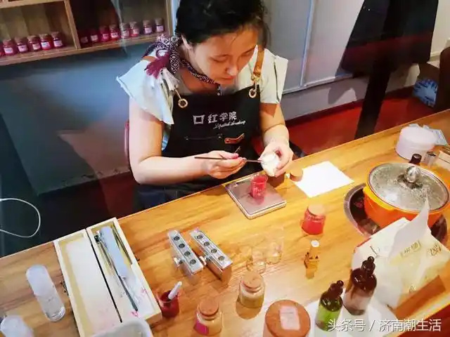 纯手工口红制作过程,手工制作口红加盟官网